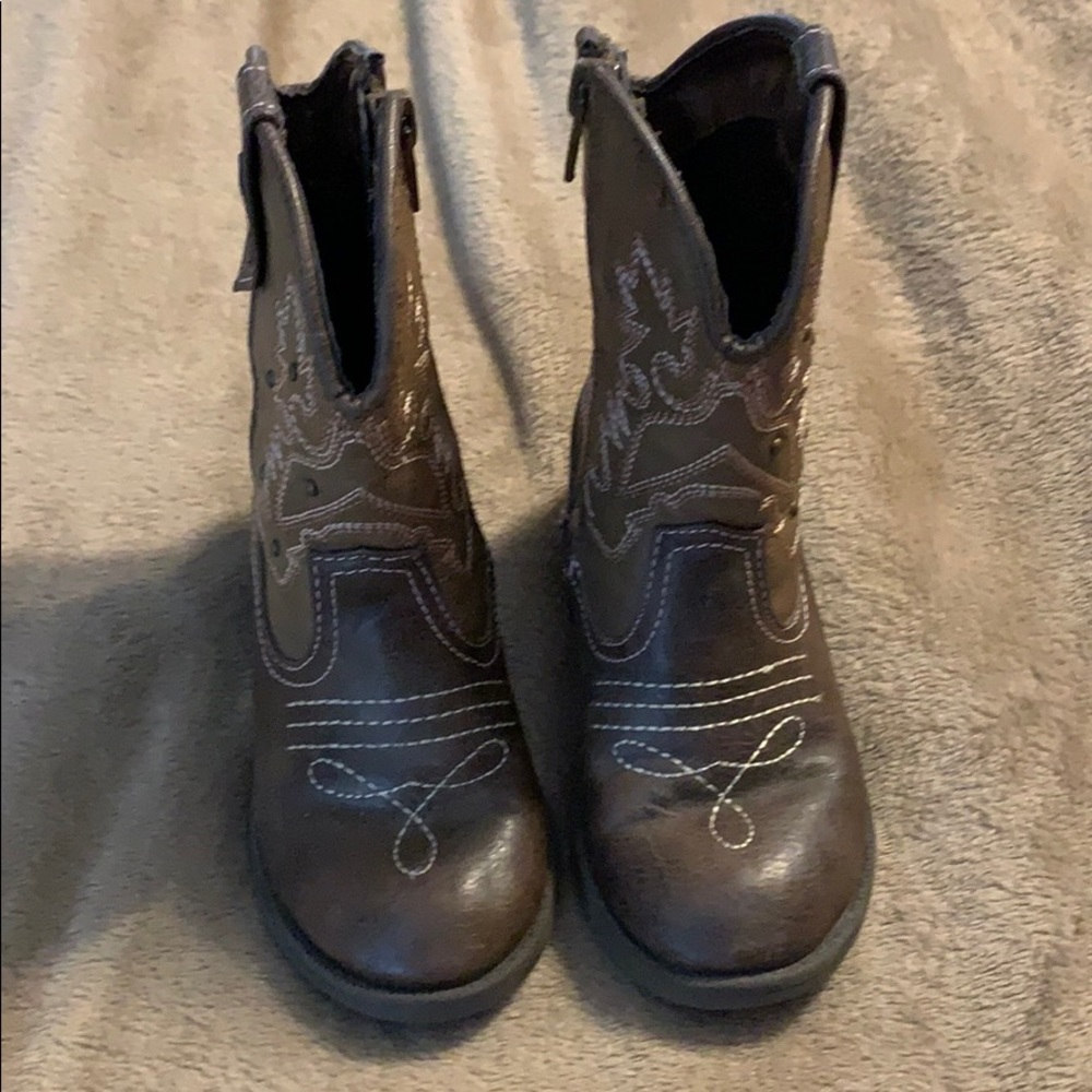 Girls Darcy style cowboy boots - size 9